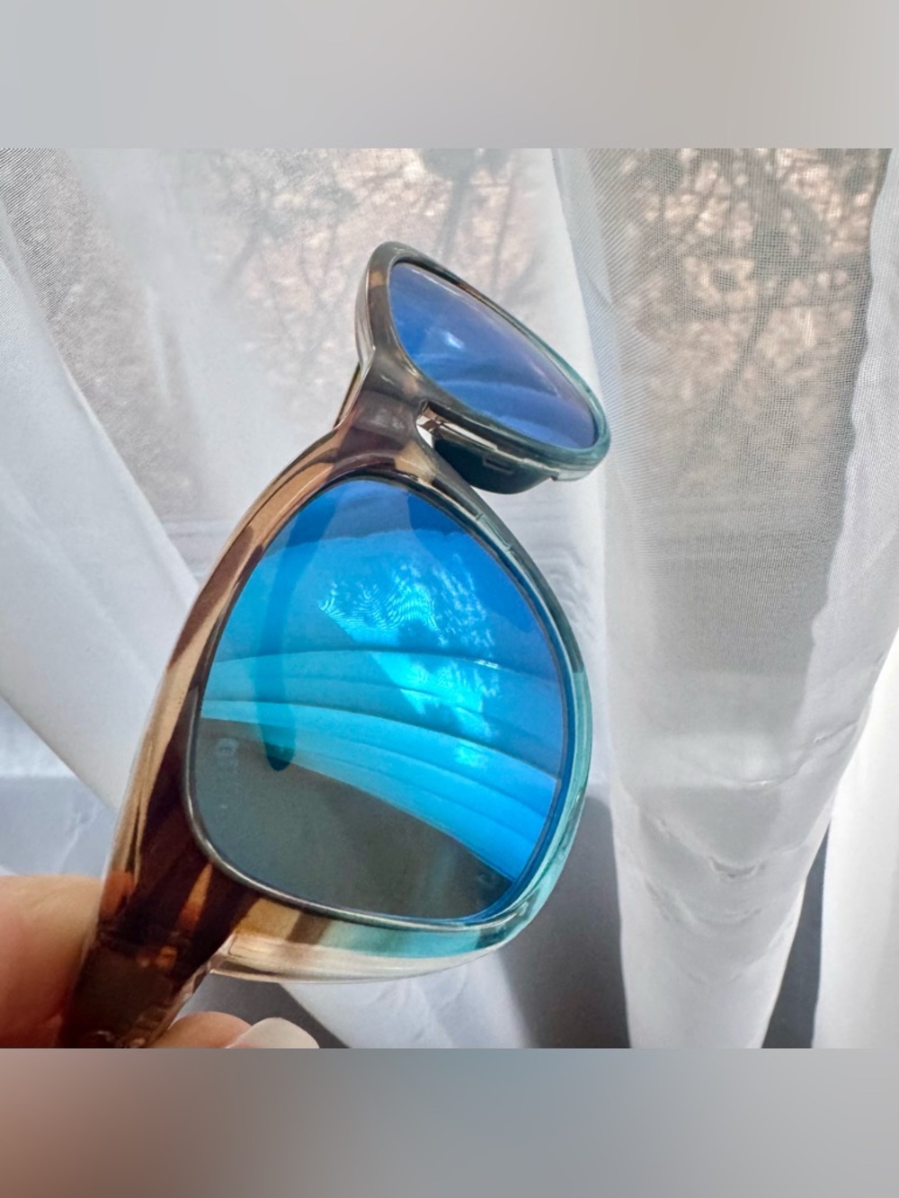 Costa Aleta Sunglasses - Tortoiseshell Frame with Blue polarized lenses. - Picture 10 of 11